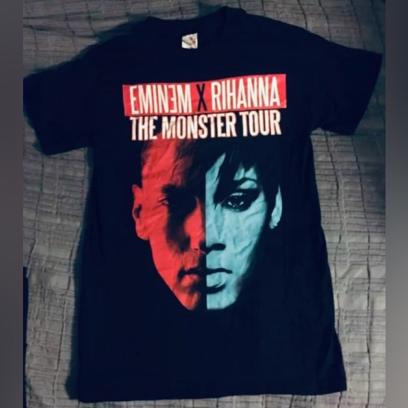 EMINEM X RIHANNA 2014 The MONSTER Tour Tshirt Men’s Sz Small NEW - Picture 1 of 2